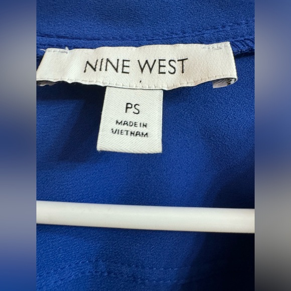 Nine West Royal Blue V-Neck Women’s Blouse Size Petite Small - Picture 3 of 4